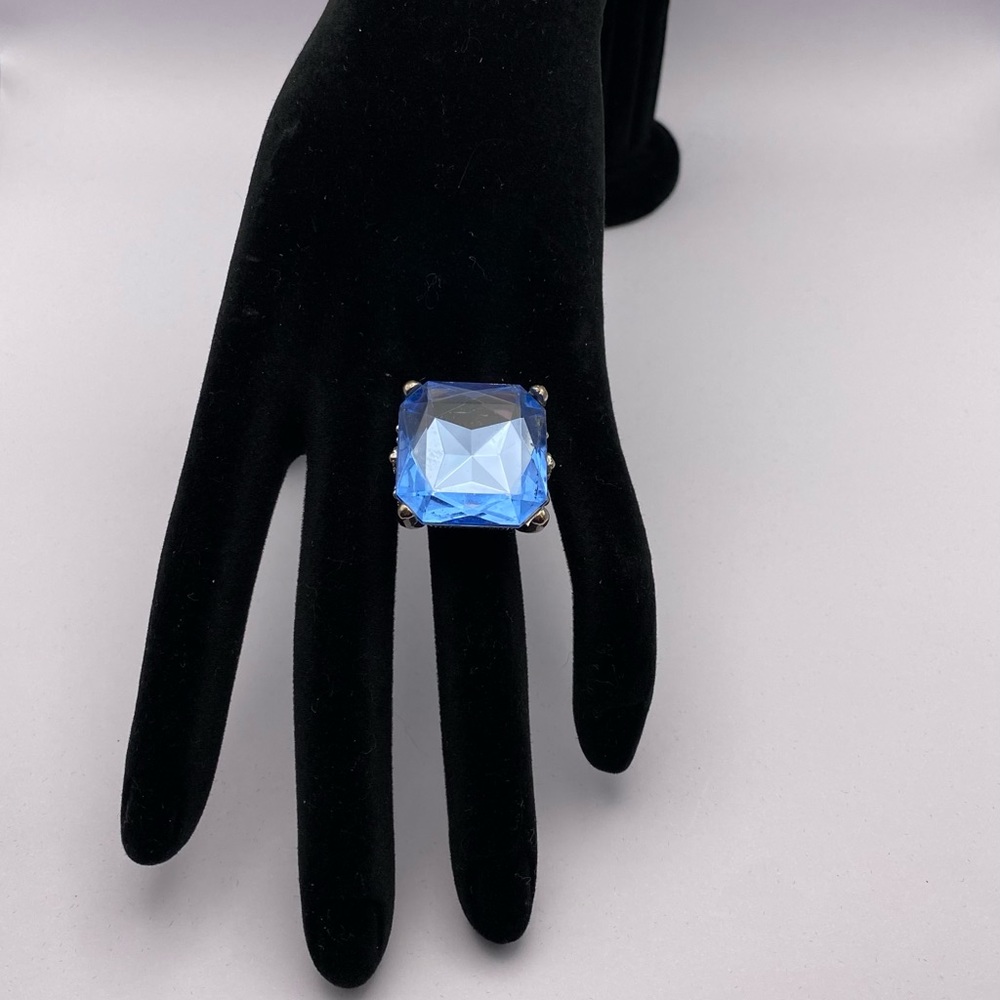 Beautiful Blue Jewel Cocktail Ring
